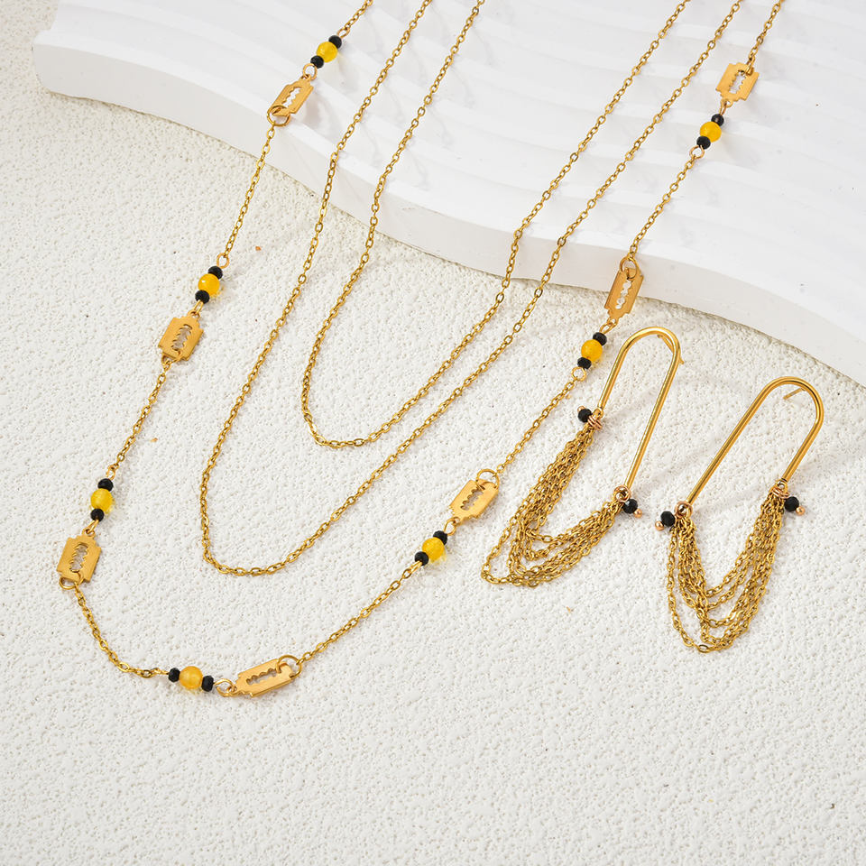 Geometric dangle earrings detail