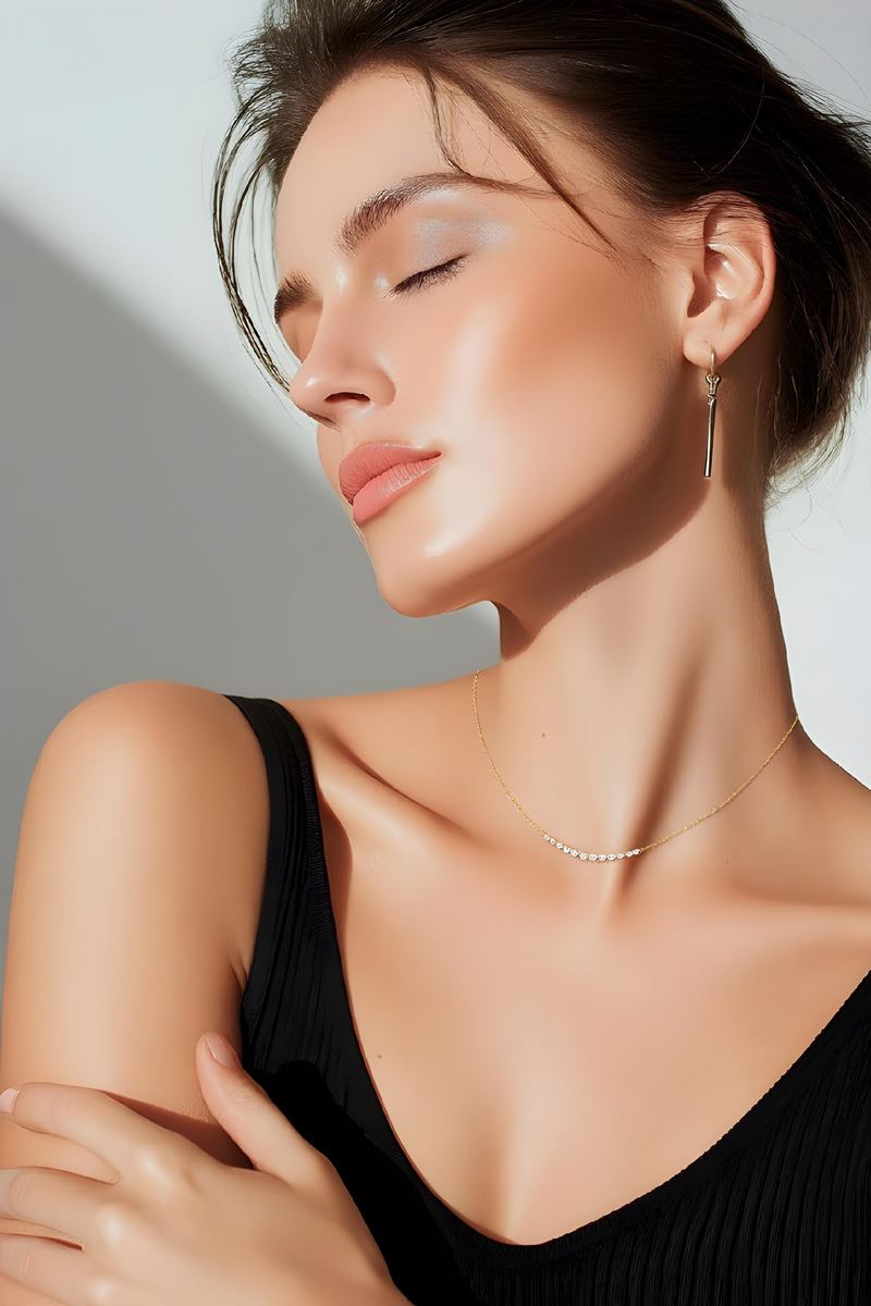Model wearing Fin & Gracci necklace and earrings